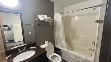 Studio, 2 Queen Beds, Smoking | Bathroom | Combined shower/tub