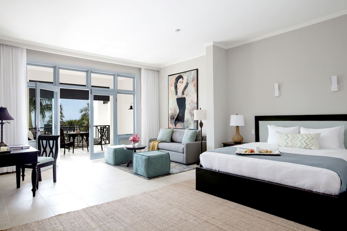 Deluxe Junior Suite | 1 slaapkamer, luxe beddengoed, een kluis op de kamer, een bureau