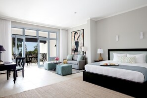 Sengetøy av topp kvalitet, safe på rommet og skrivebord