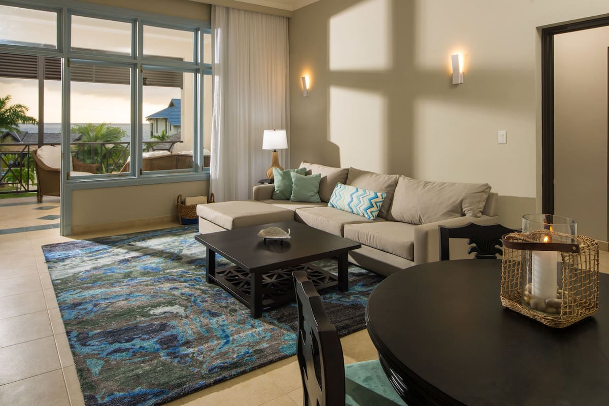 One Bedroom Suite | Vardagsrum | Platt-tv
