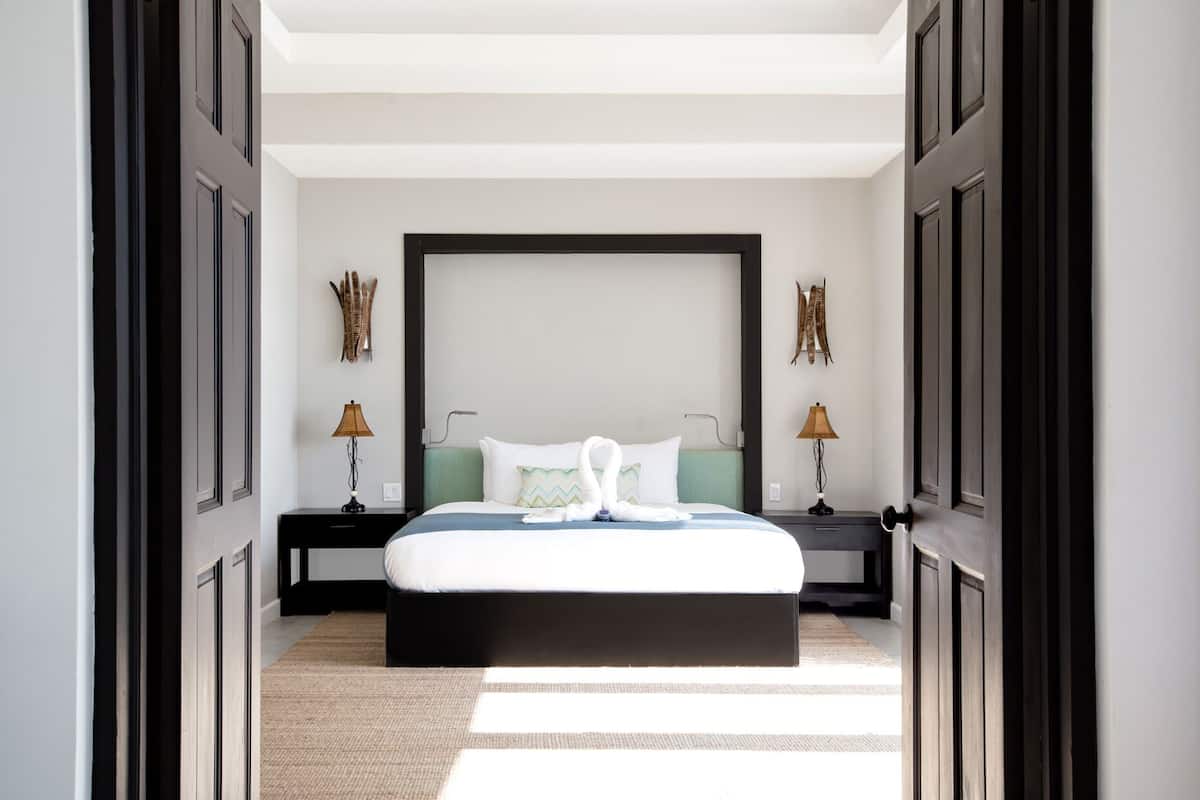 Villa One | 1 slaapkamer, luxe beddengoed, een kluis op de kamer, een bureau