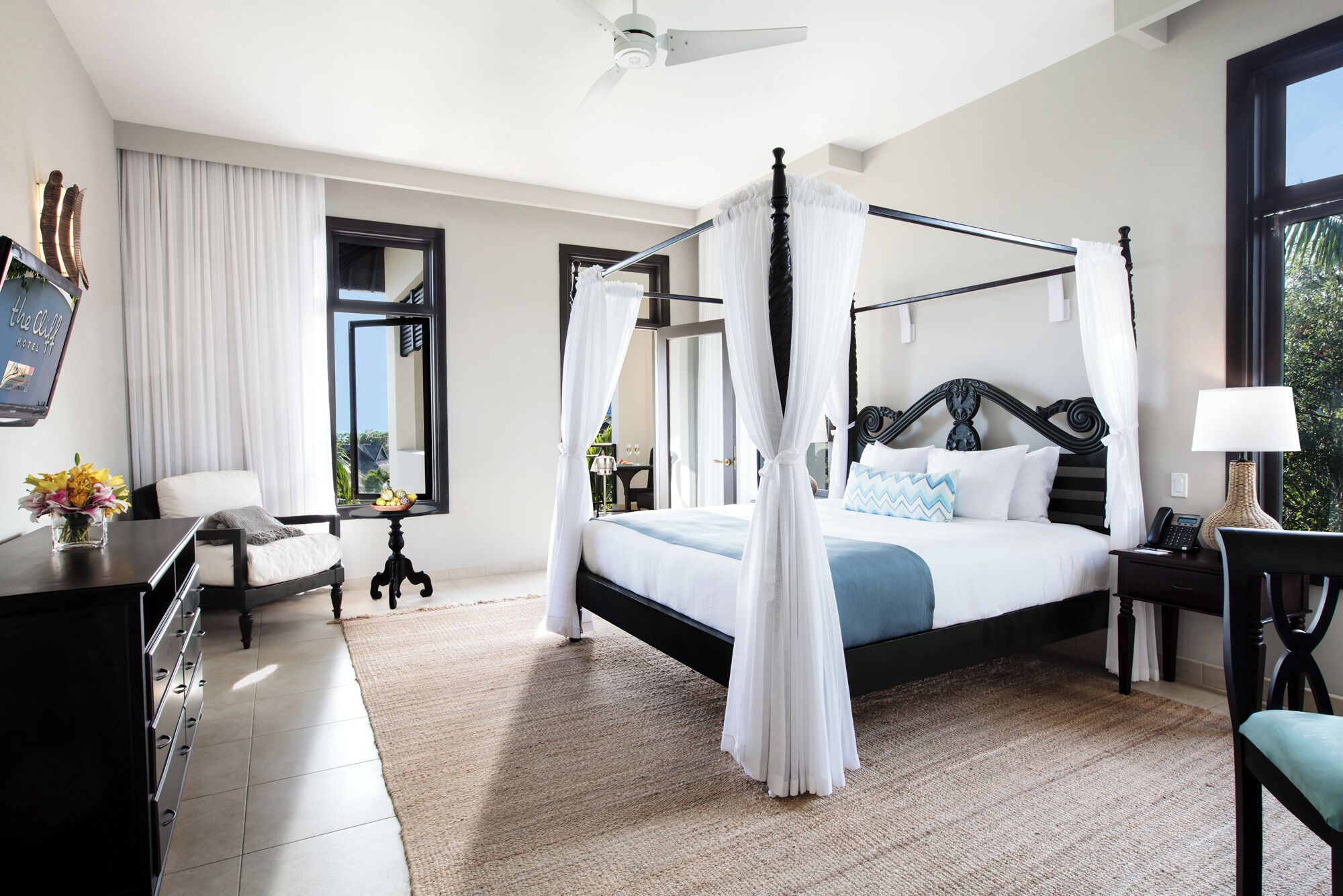 Literie de qualité supérieure, coffres-forts dans les chambres, bureau