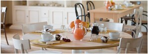 Se ofrece un desayuno bufé todos los días (por un coste adicional)