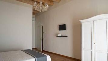 Cots/infant beds, free WiFi, bed sheets