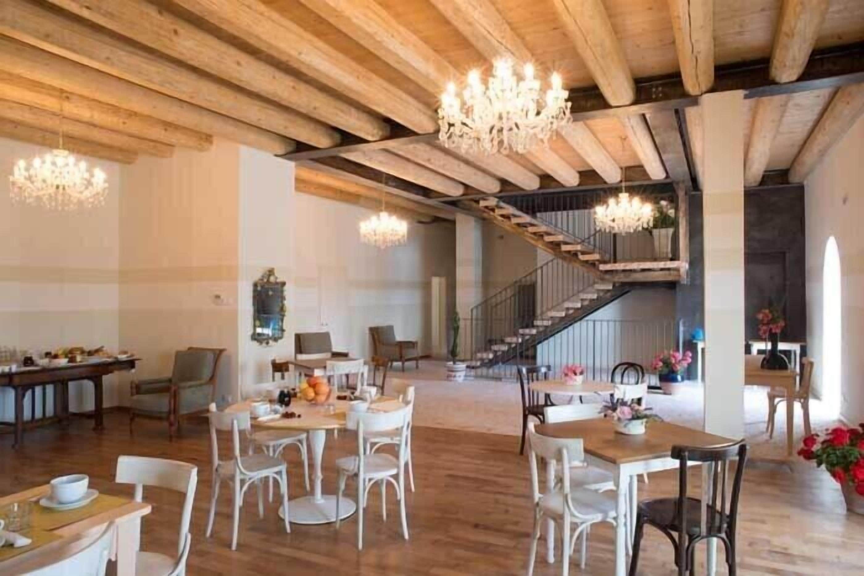 Desayuno buffet todos los días (con cargo) 