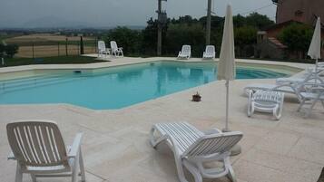 Piscine extérieure (ouverte en saison)