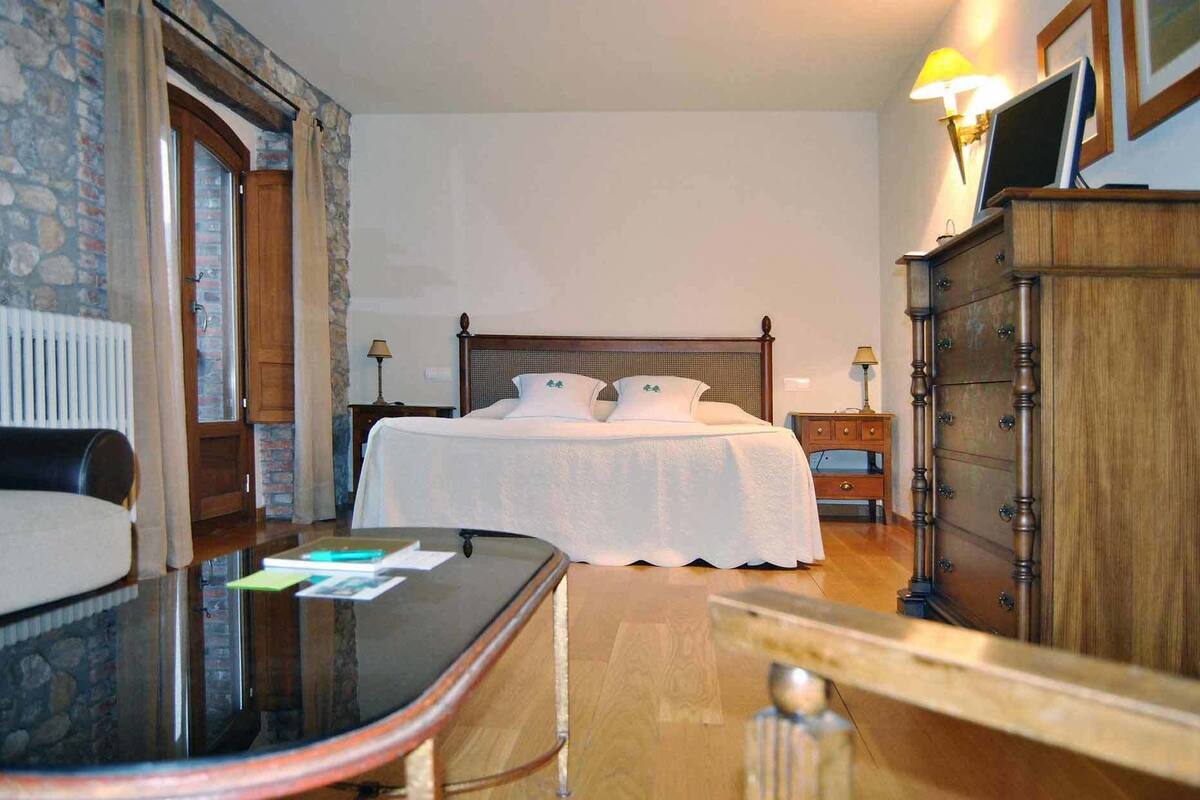 Superior Double Room | Soundproofing, free cots/infant beds, rollaway beds, wheelchair access