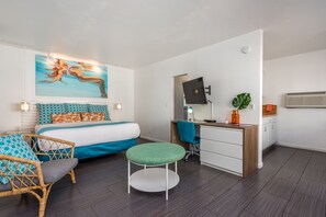 Studio, 1 King Bed, Kitchenette | Iron/ironing board, free WiFi, bed sheets - Nobleton Hotel (Fort Lauderdale)