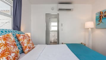 Camera Standard, 1 letto king, vista cortile | Ferro/asse da stiro, Wi-Fi gratuito, lenzuola