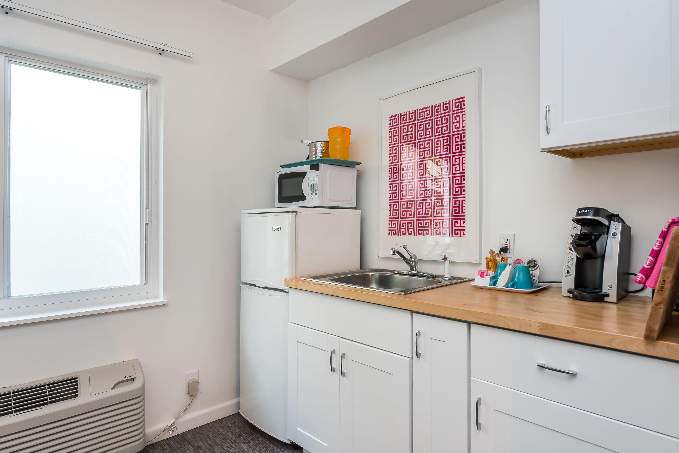 studio, 1 king bed, kitchenette | private kitchen | fridge, microwave, coffee/tea maker, toaster