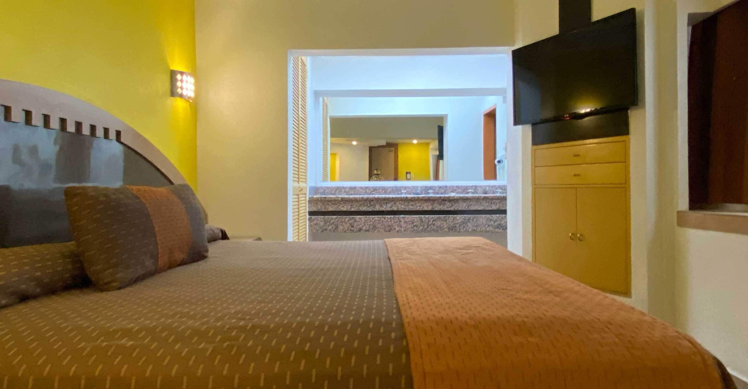 Standard Room, 1 King Bed | Desk, blackout drapes, iron/ironing board, free WiFi