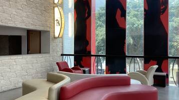 Coin salon dans le hall