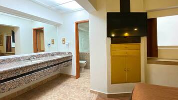 Douche, articles de toilette gratuits, sĂšche-cheveux