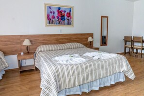 Strykejern/-brett og barnesenger (inkludert)