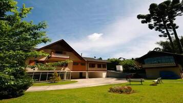 Fachada da propriedade