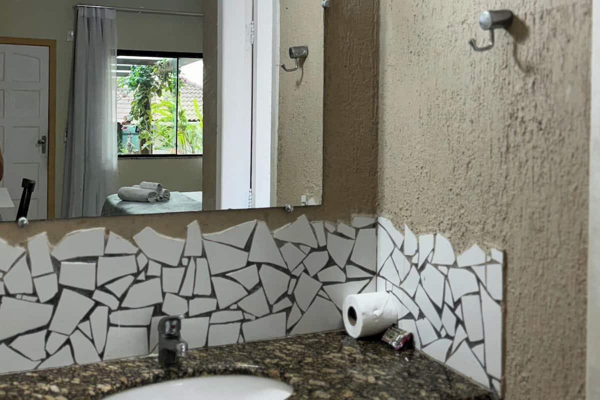 standard double room, 1 double bed | bathroom | shower, rainfall showerhead, towels, toilet paper