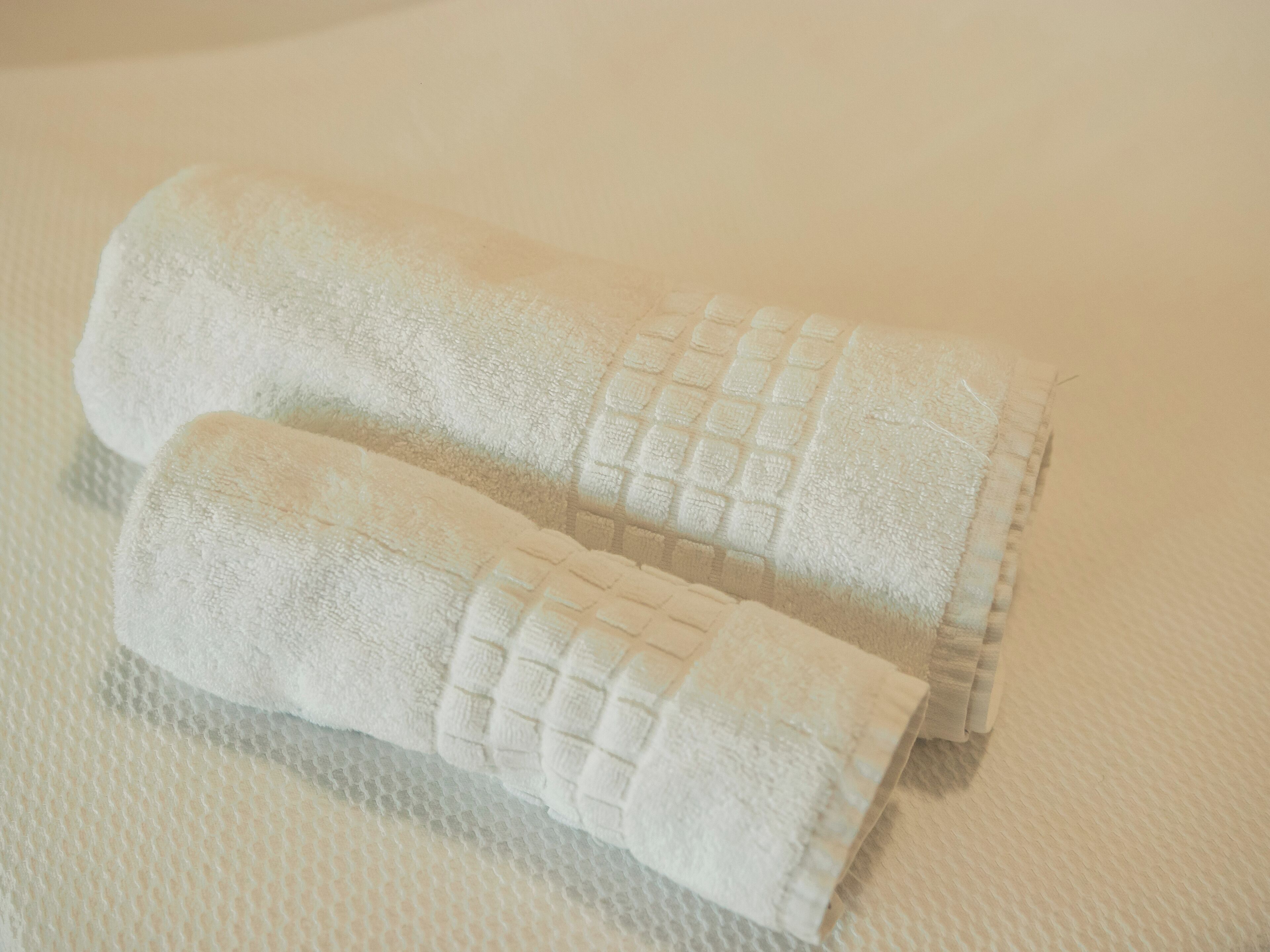 standard triple room | bathroom amenities | shower, rainfall showerhead, towels, toilet paper