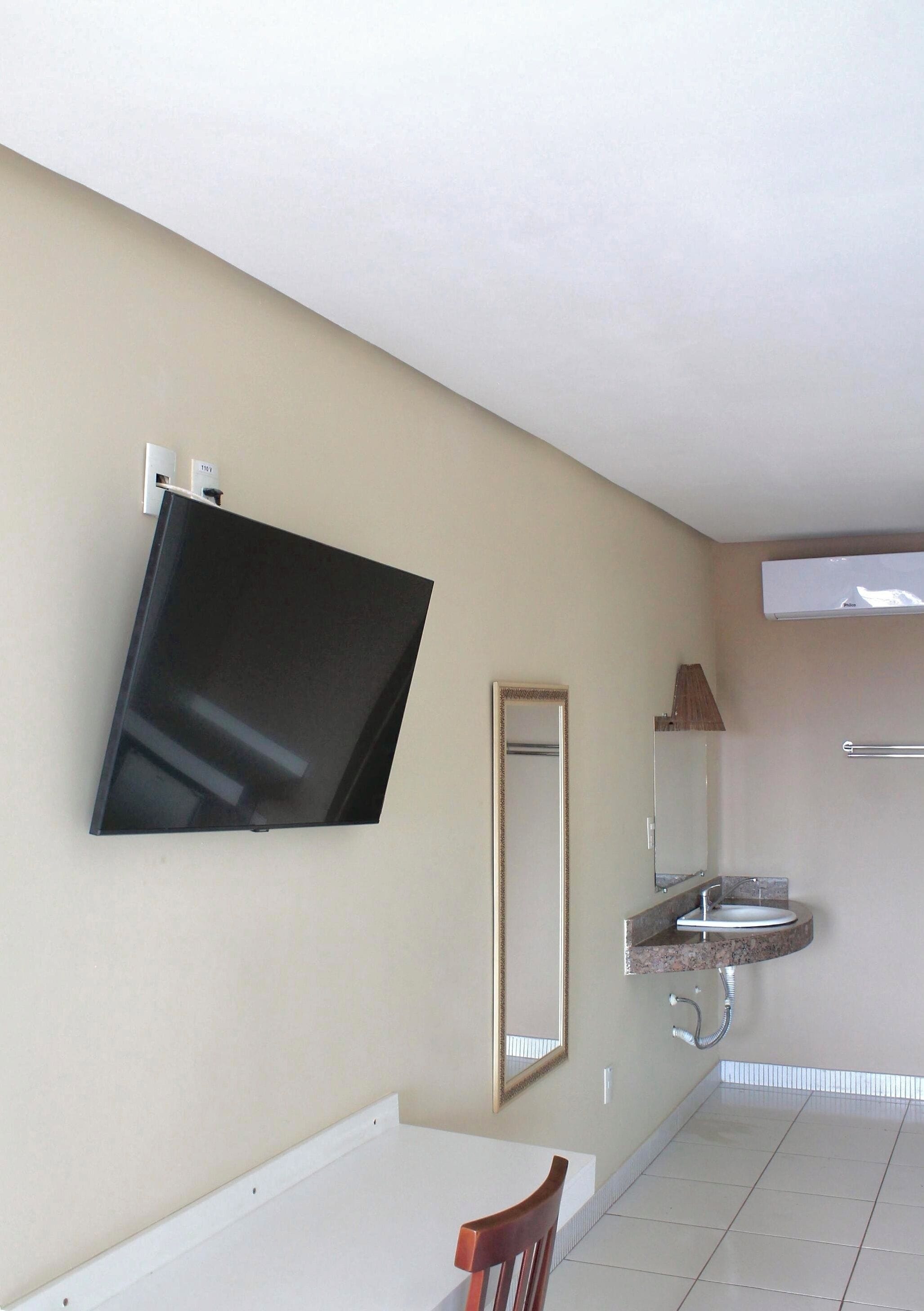 superior triple room, 3 single beds | television