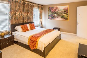 Luxury House, 4 Bedrooms | 4 bedrooms, premium bedding, down comforters, individually decorated - Sunny and Elegant Villa (Newark)