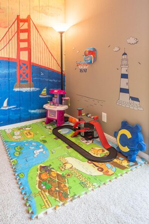 Children's play area - indoor - Sunny and Elegant Villa (Newark)