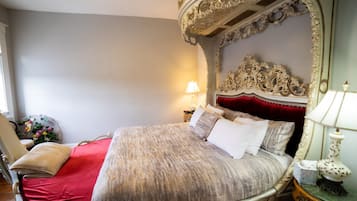 Presidential Room, 1 King Bed, Jetted Tub, City View (Balcony) Second floor | 1 bedroom, pillowtop beds, free minibar, individually decorated