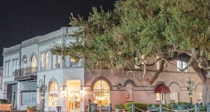 Oak Tree Hotel