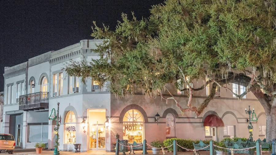 Oak Tree Hotel
