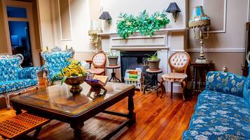 Coin salon dans le hall