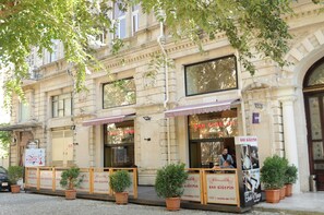 Front of property - Boulevard Guest House (Baku)