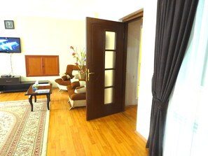 Premium bedding, minibar, in-room safe, desk - Boulevard Guest House (Baku)