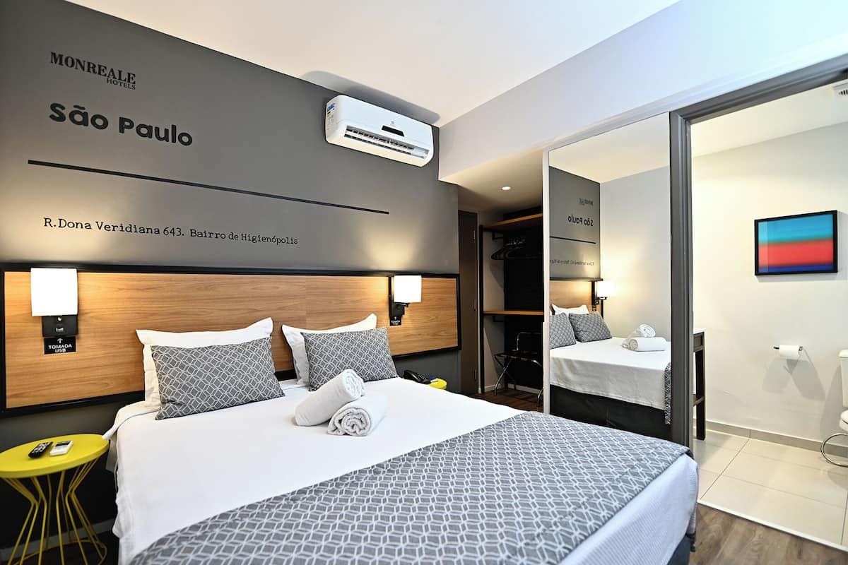 Kamar Double | Minibar, meja kerja, tirai kedap cahaya, dan Wi-Fi gratis