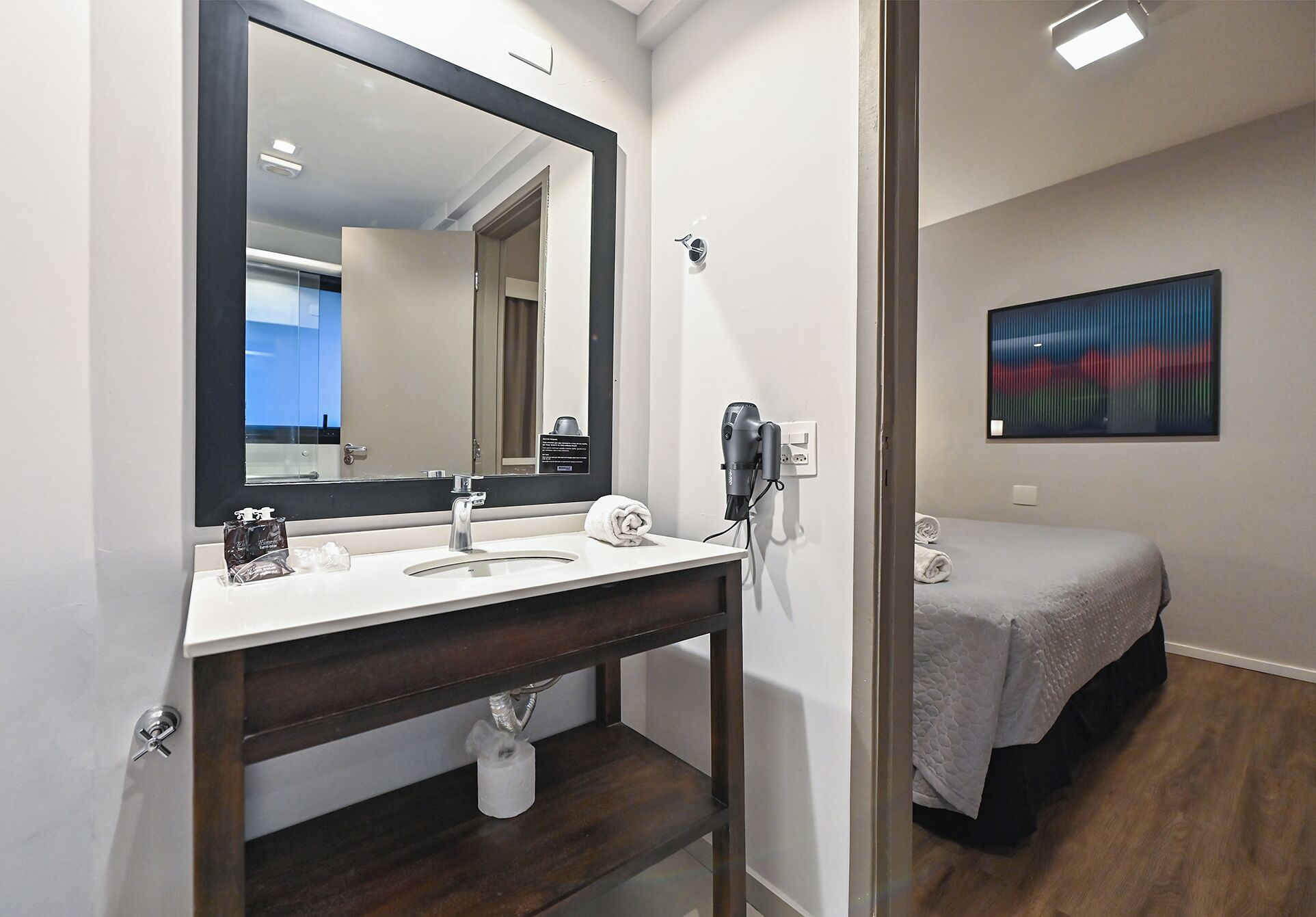 superior king | bathroom | shower, free toiletries, hair dryer, towels