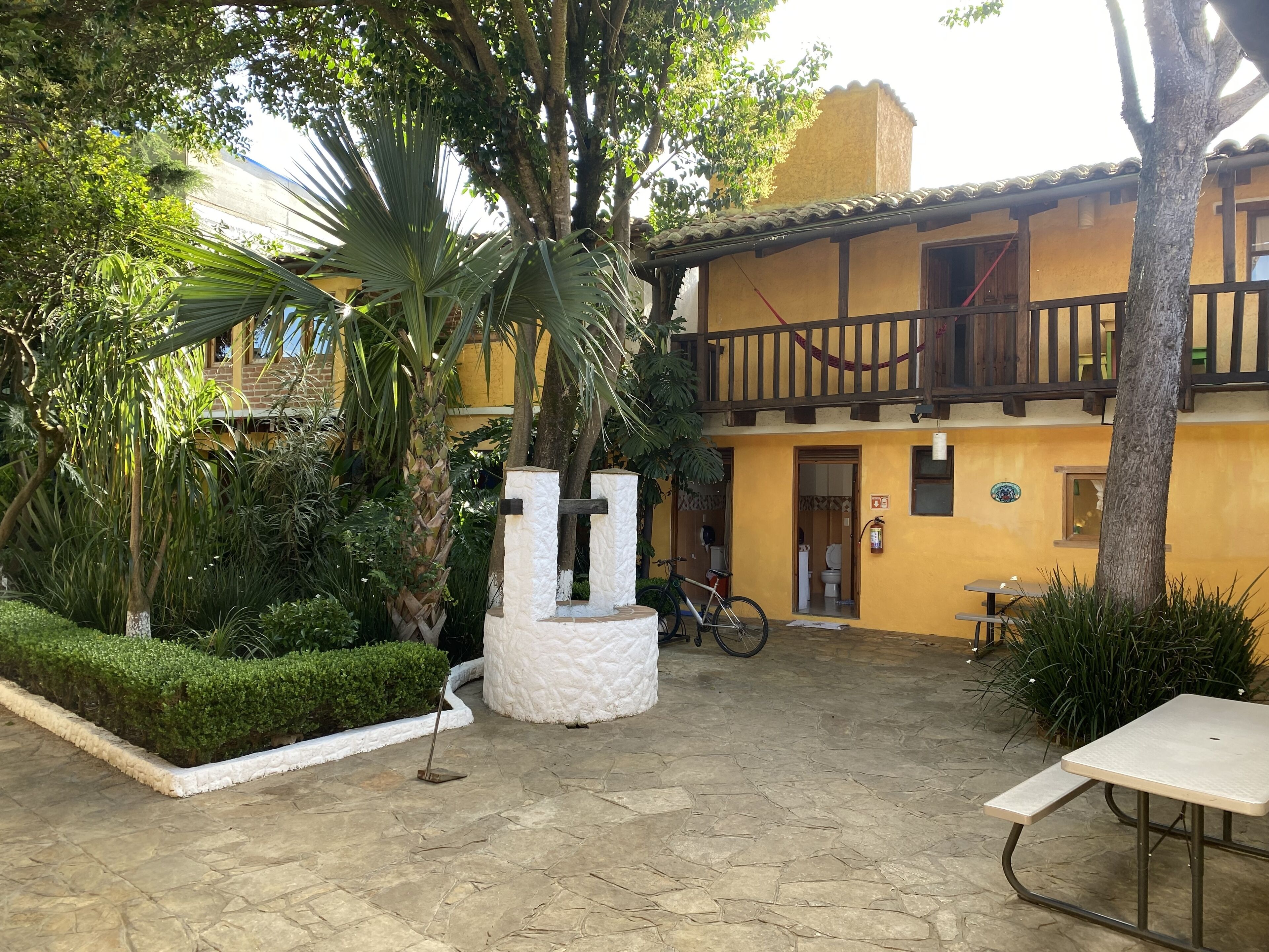 Regadera, secadora de cabello, toallas 