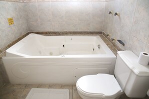 Doppelzimmer, Whirlpool (Maison) | Badezimmer