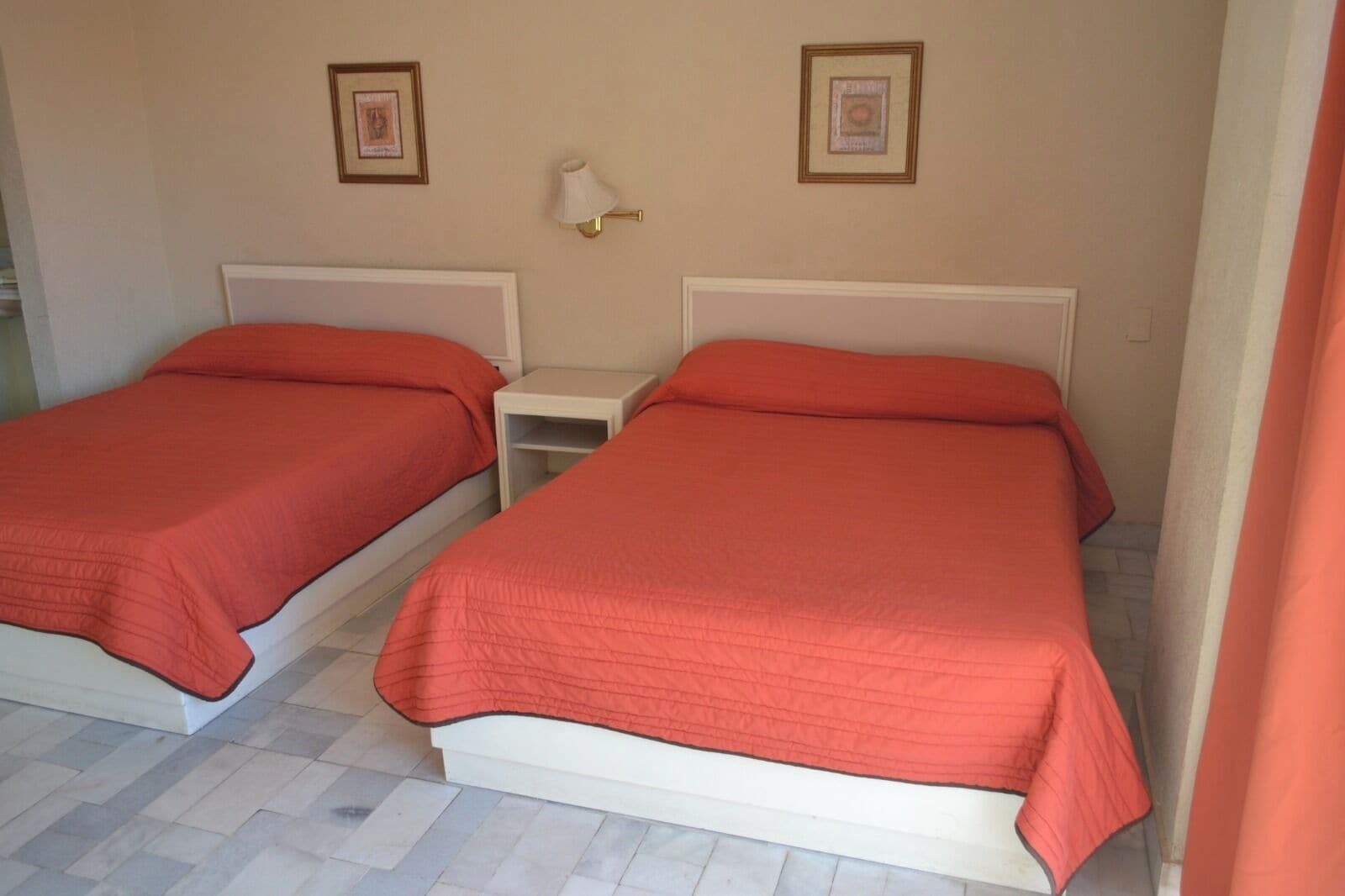 经济双人房 | 熨斗/熨板、免费 WiFi