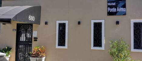 Fachada de la propiedad