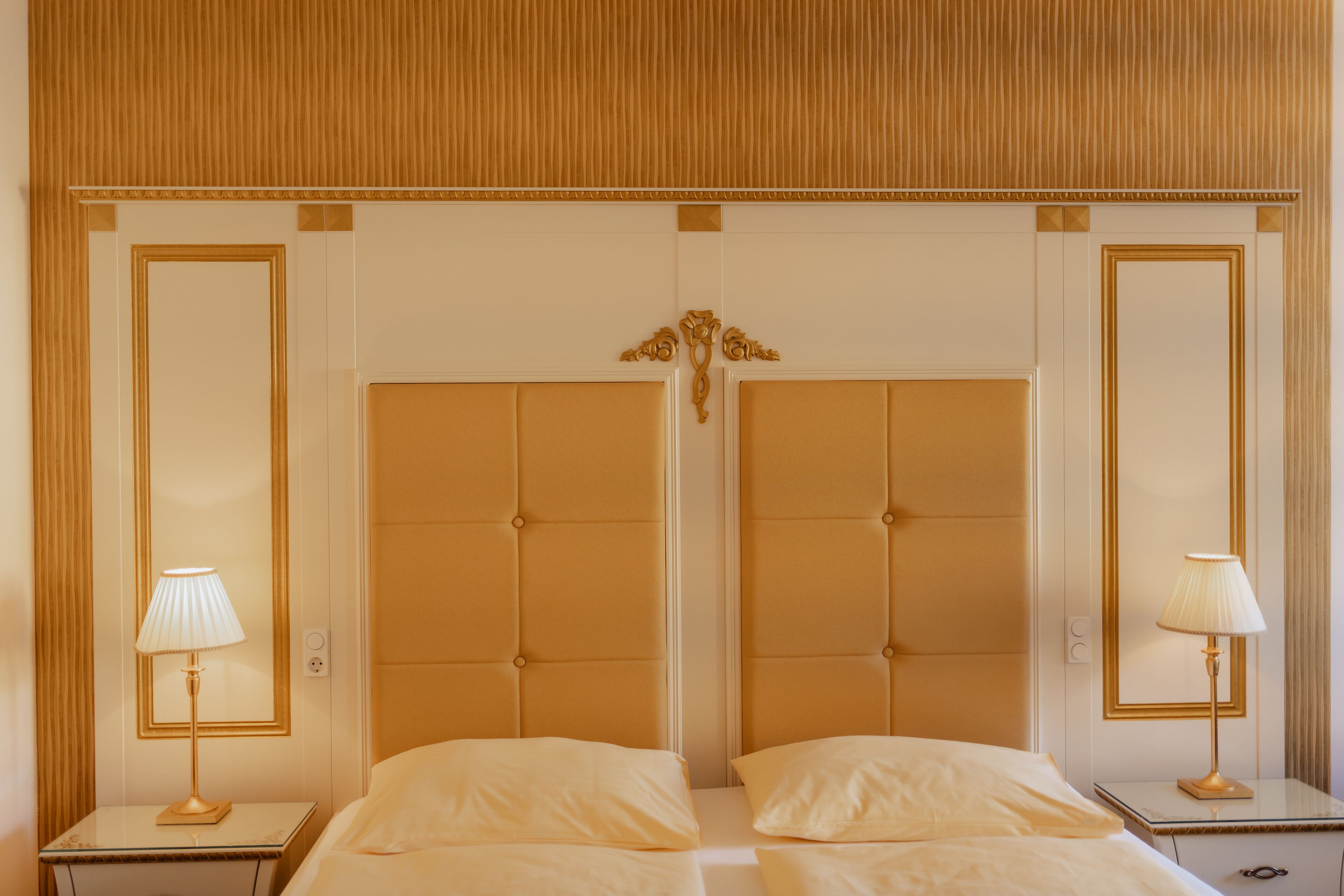 superior room, 1 queen bed, non smoking | 1 bedroom, hypo-allergenic bedding, minibar, in-room safe