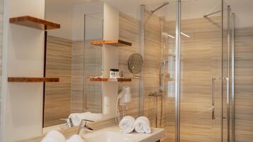 Quarto conforto, 1 cama de casal, para não fumantes | Roupas de cama antialérgicas, frigobar, cofres nos quartos, escrivaninha