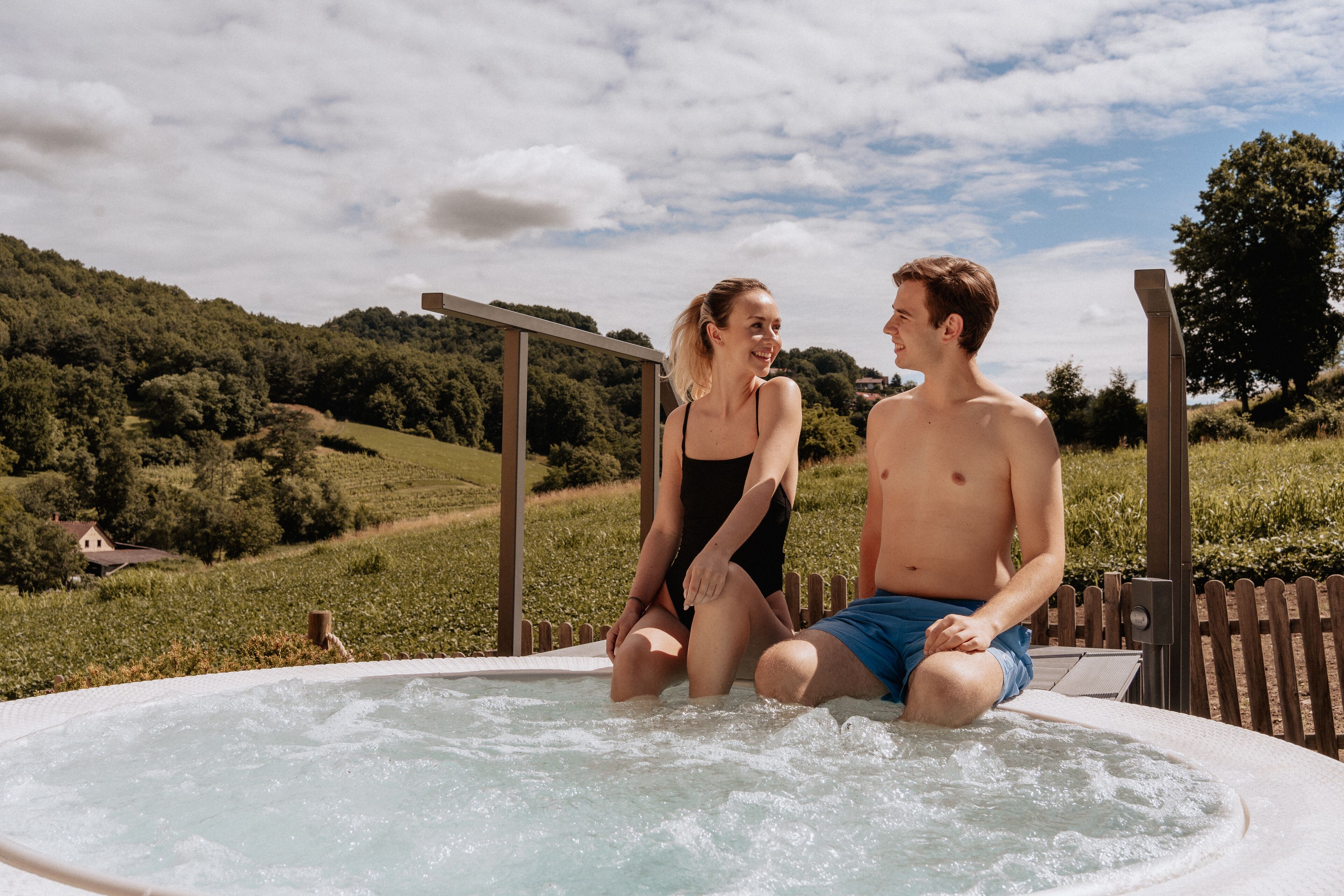 Tina de hidromasaje al aire libre