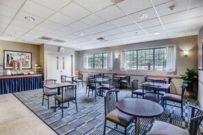 Free daily continental breakfast - Scottish Inn (Whippany)