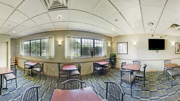 Café da manhã continental grátis todos os dias