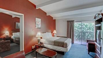 Cofres nos quartos, escrivaninha, ferros/tábuas de passar roupa