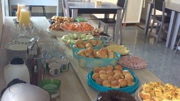 Desayuno buffet incluido todos los días
