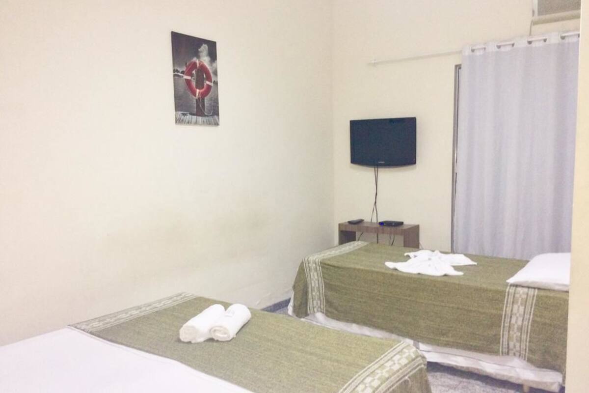 Cortinas opacas, tabla de planchar con plancha, wifi gratis
