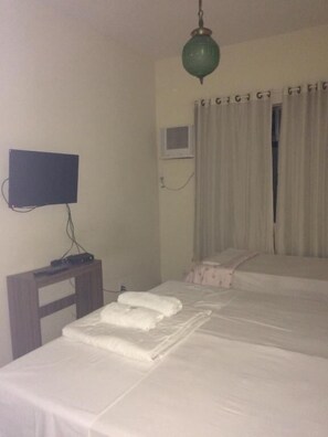 Blackout curtains, iron/ironing board, free WiFi, bed sheets - Cantinho Da Família (Cabo Frio)