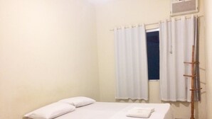 Cortinas opacas, tabla de planchar con plancha, wifi gratis