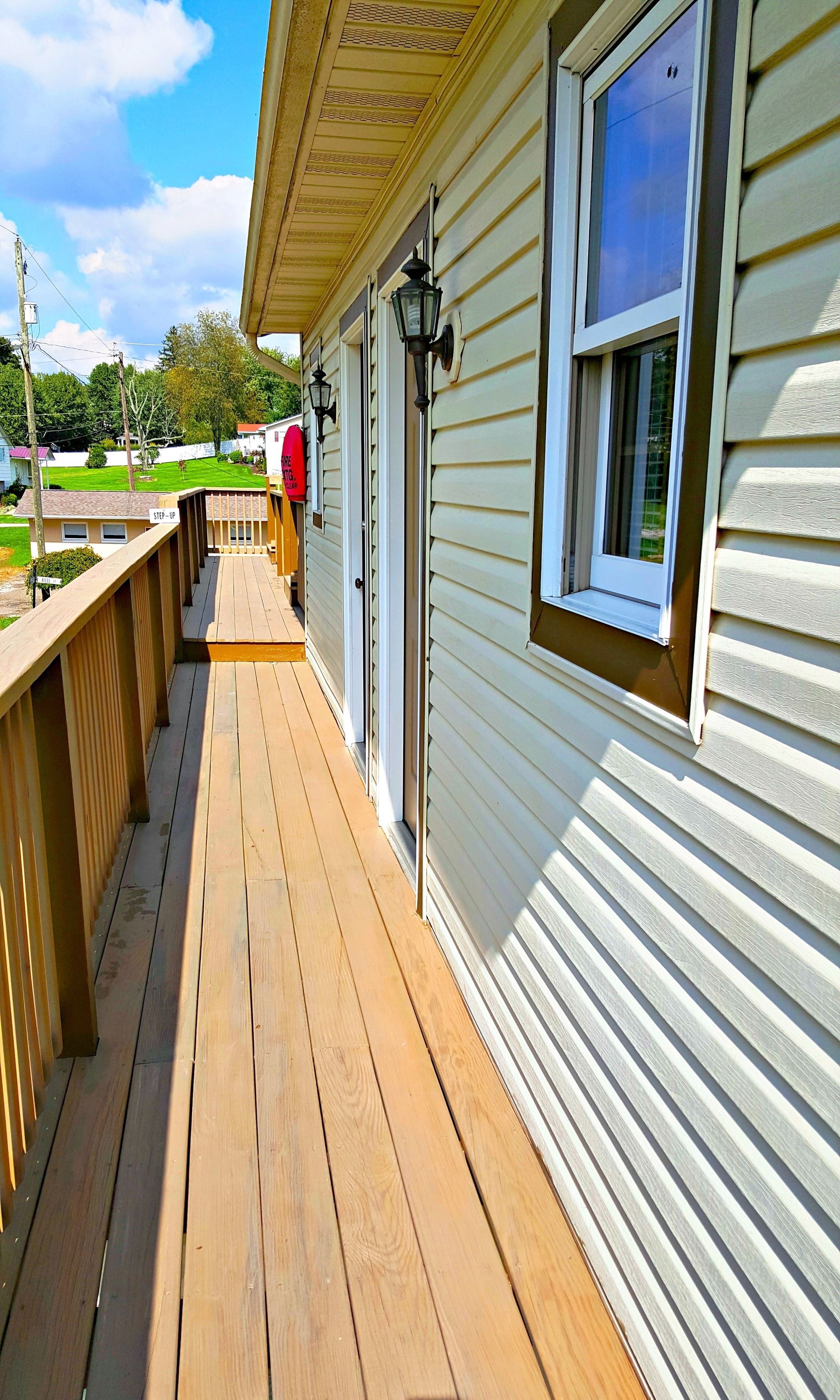 Bureau, espace de travail pour ordinateur portable, Wi-Fi gratuit