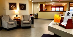 Lobby sitting area - Berlin Heritage Inn (Millersburg)