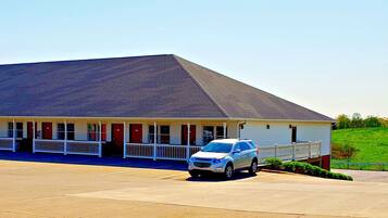 Vista frontal de la propiedad