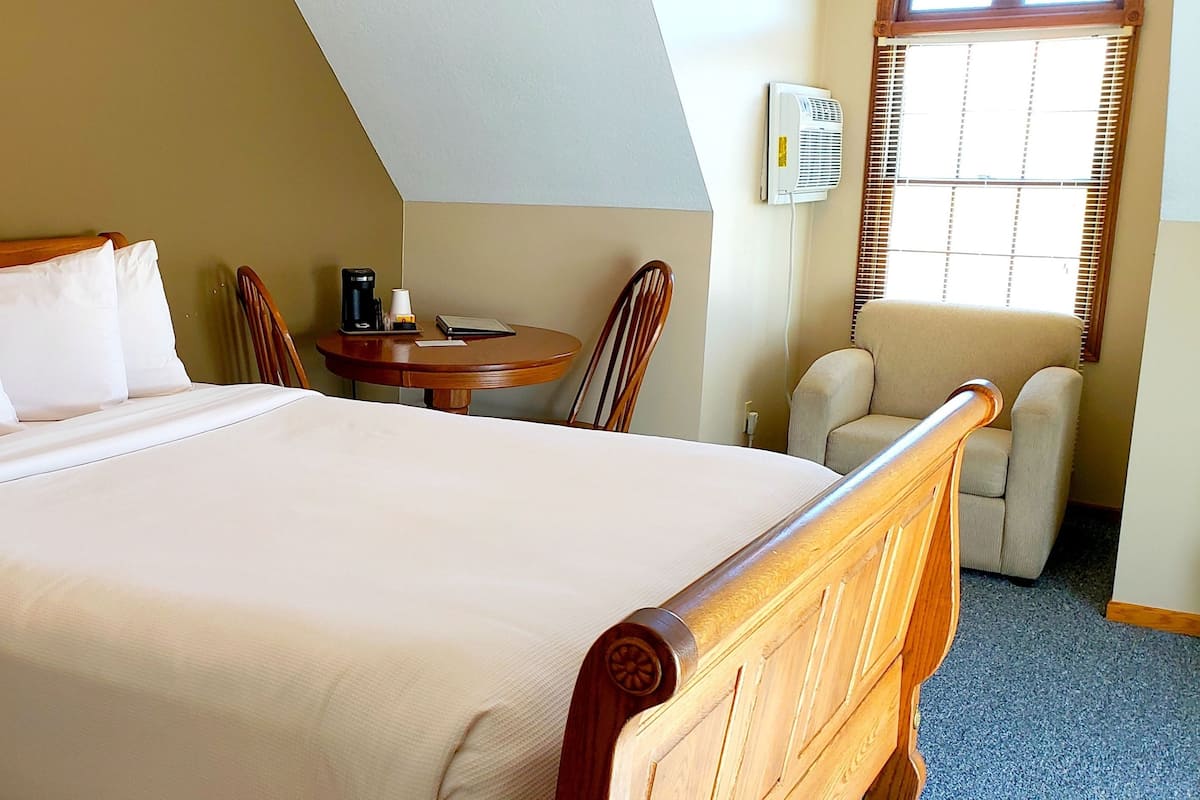 Standard Room, 1 Queen Bed, Non Smoking, Annex Building